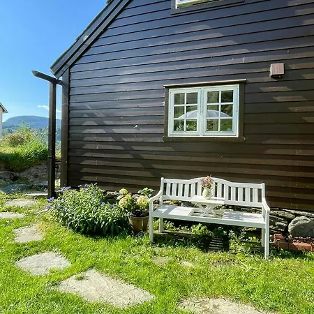 Historic Farm With Sea View Over Bjornefjorden Casa de Férias