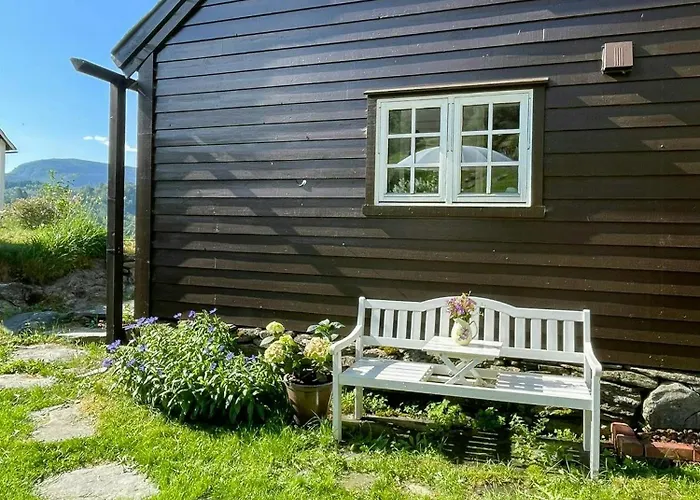 Historic Farm With Sea View Over Bjornefjorden Feriehus
