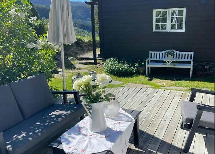 Historic Farm With Sea View Over Bjornefjorden Feriehus Tveit (Vest-Agder)