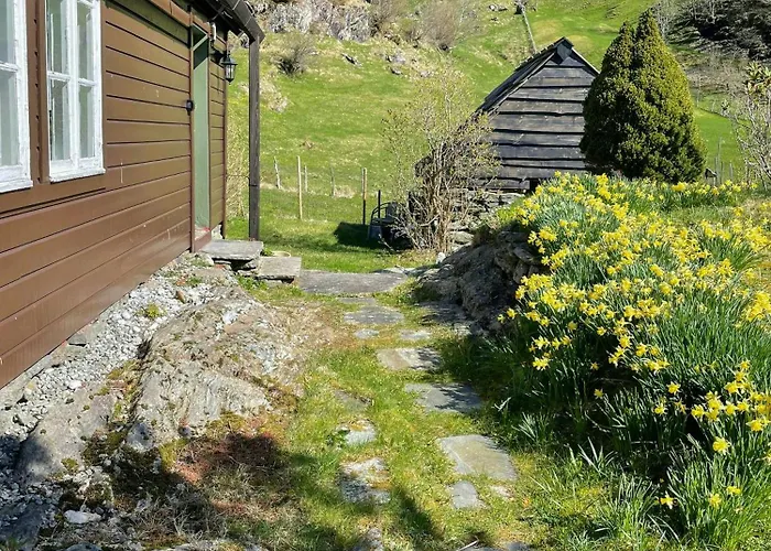 Historic Farm With Sea View Over Bjornefjorden Feriehus *