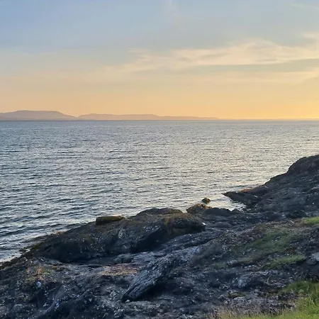 Дом отдыха Historic Farm With Sea View Over Bjornefjorden
